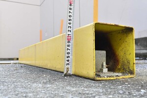 駐車枠に収めようと思ったら……ガリッ！　頼むから駐車場に「輪留めの高さ」表記しません？