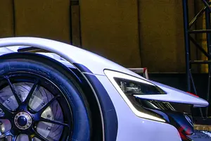 スバルの「“和製”スーパーカー」!? 1000馬力超えの「ヤマハ製パワトレ」＆高性能4WD搭載！ “超軽量ボディ”でめちゃ楽しそうな「STI E-RA」とは