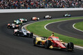 インディ500初のハイブリッドシステムレースは攻める側も守る側も互角の状態
