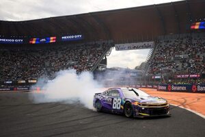 初開催“マイスター”再演。ランク30位圏外のSVGがメキシコを制覇しプレーオフ進出へ／NASCAR第16戦