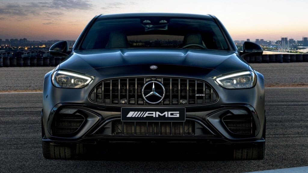 メルセデスAMG「C63S E」マットカラー＆エアロパーツがクール！レーシーな限定車