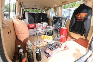 日産「ホーミー コーチ」の車内は懐かしの昭和グッズが満載！ 普段は働くクルマとして活躍する1台を紹介します