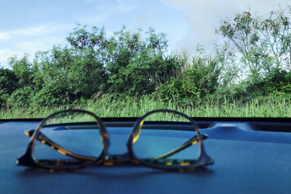視力が回復したら運転免許の「眼鏡等」はどうなるのか そのままだと違反!?