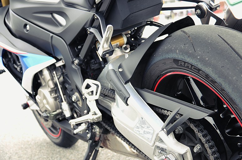 カンタンでラクに速いBMWのスーパースポーツ BMW S 1000 RR