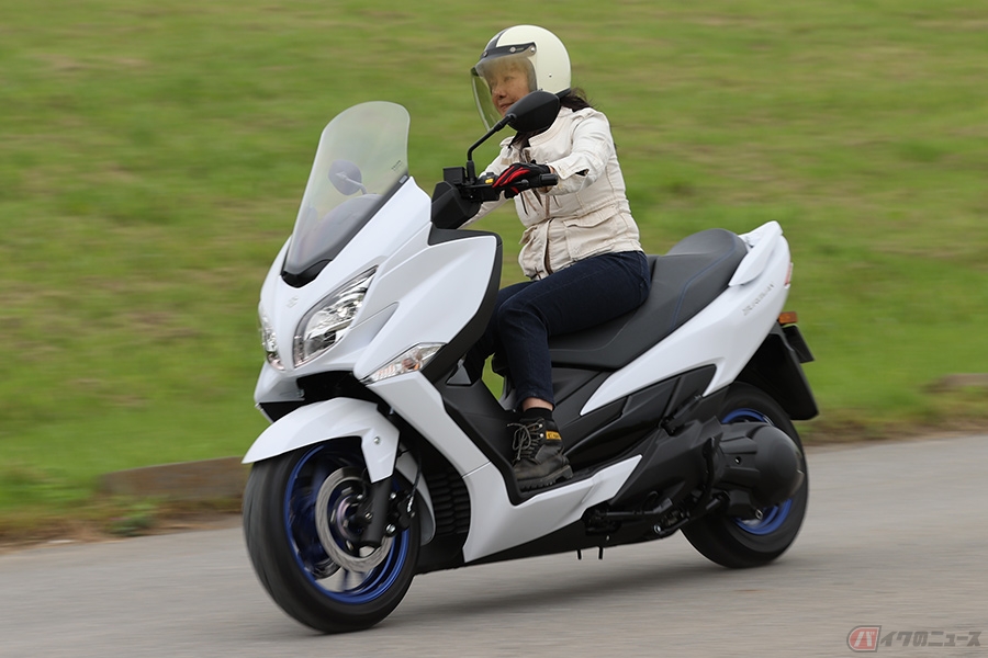 スズキ バーグマン400 はスポーティで遊び上手 ママライダーにも優しい紳士的なラグジュアリースクーター バイクのニュース 自動車情報サイト 新車 中古車 Carview