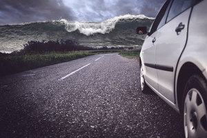 クルマを運転中に津波警報！　取るべき行動とは？
