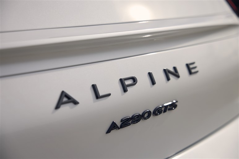 【見た目もゴツい！】新型「サンク」の高性能版「アルピーヌ A290」は意外な快適系。日本に入って来る？