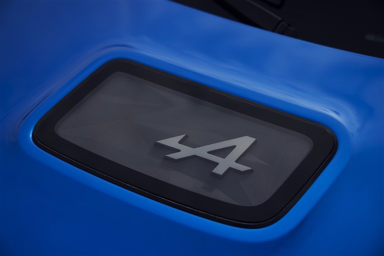 【見た目もゴツい！】新型「サンク」の高性能版「アルピーヌ A290」は意外な快適系。日本に入って来る？