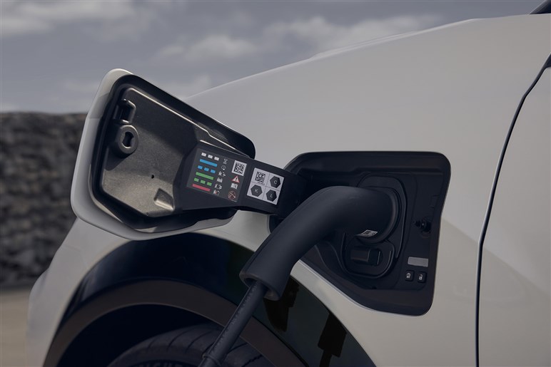 【見た目もゴツい！】新型「サンク」の高性能版「アルピーヌ A290」は意外な快適系。日本に入って来る？