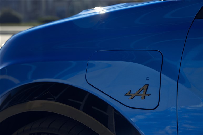 【見た目もゴツい！】新型「サンク」の高性能版「アルピーヌ A290」は意外な快適系。日本に入って来る？