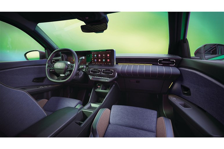 【見た目もゴツい！】新型「サンク」の高性能版「アルピーヌ A290」は意外な快適系。日本に入って来る？