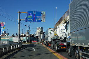 埼玉の“悪名高き渋滞ポイント”いよいよ変貌へ 準備の車線規制に注意！ 全ての原因「途切れた高速側道」開通いつ？