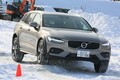 【ムービー】日本市場にジャストなボルボV60クロスカントリーの走破性を北海道の雪道で試す！