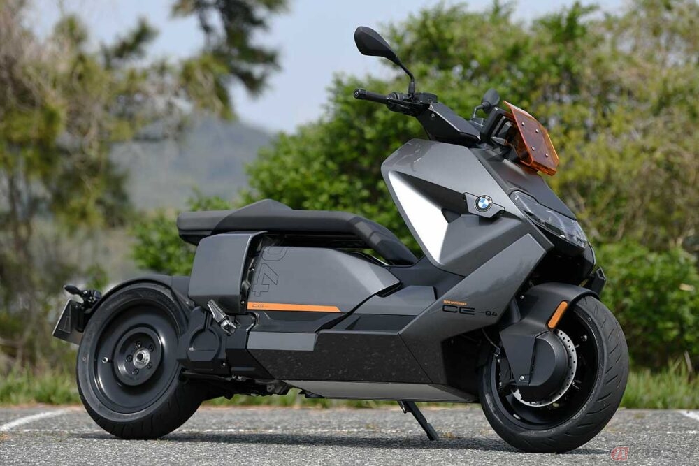 スーパーカー並みの加速力やエンブレを実現!?　BMW Motorradの電動スクーター「CE 04」のSFアニメみたいなスタイルは伊達じゃなかった!!