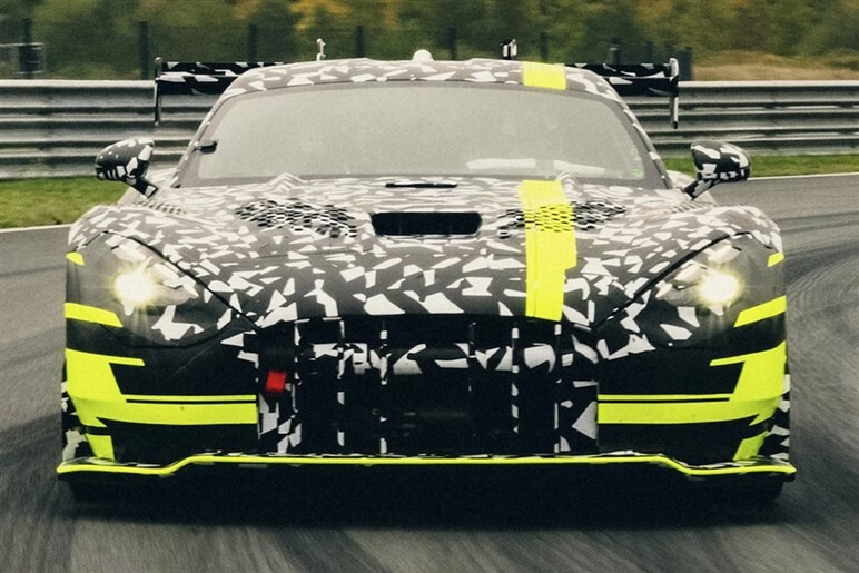 【過激なV8モンスター】メルセデスAMGの新型「GTトラックスポーツ」開発中　レースマシン級のスペックを備えた公道モデル