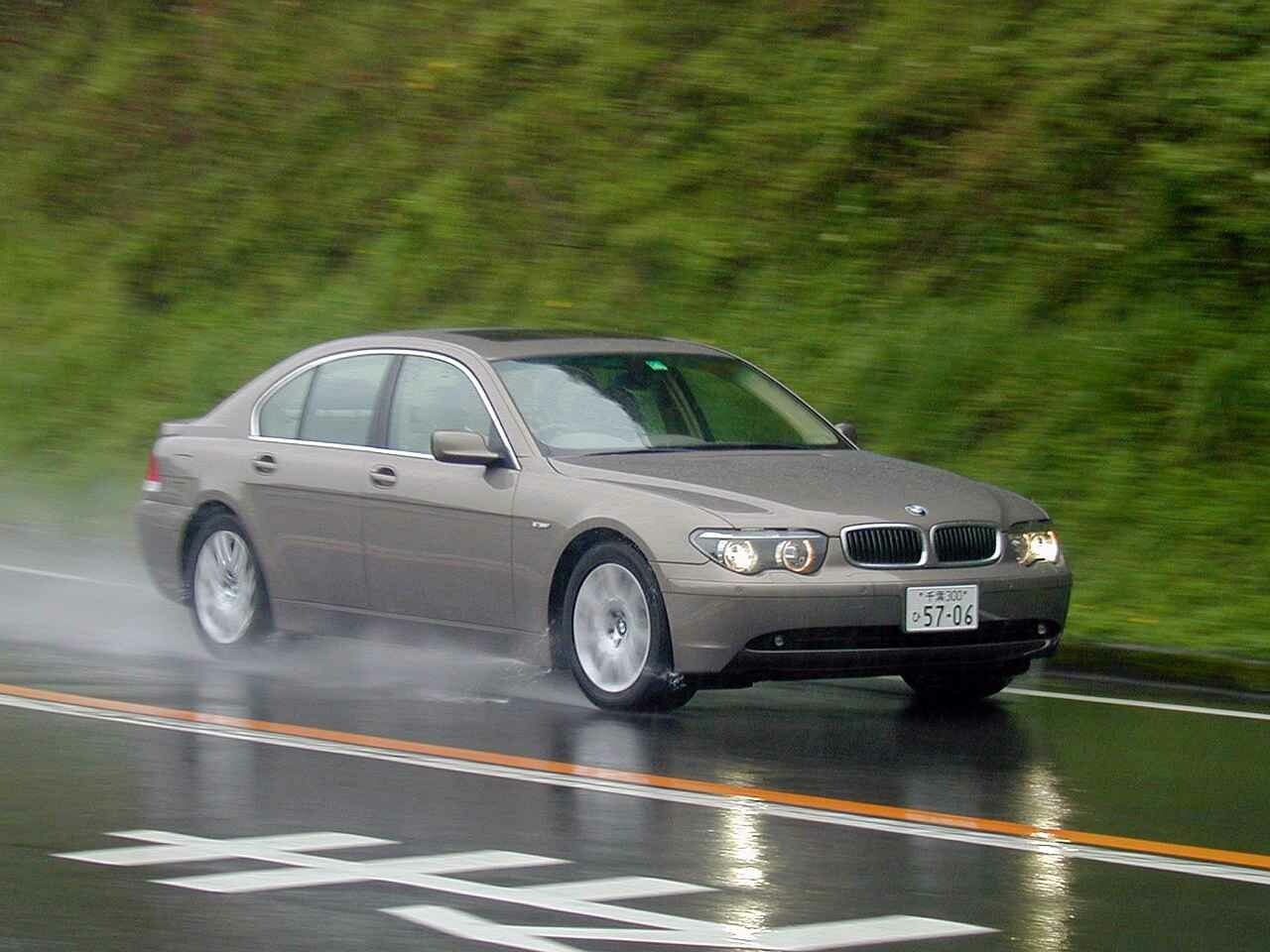 【懐かしの輸入車 38】BMW 7シリーズは新世紀にふさわしいハイテク サルーンとなった