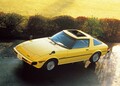 希少なロータリーエンジン搭載車「マツダRX-7」の魅力や中古車市場での人気ぶりとは