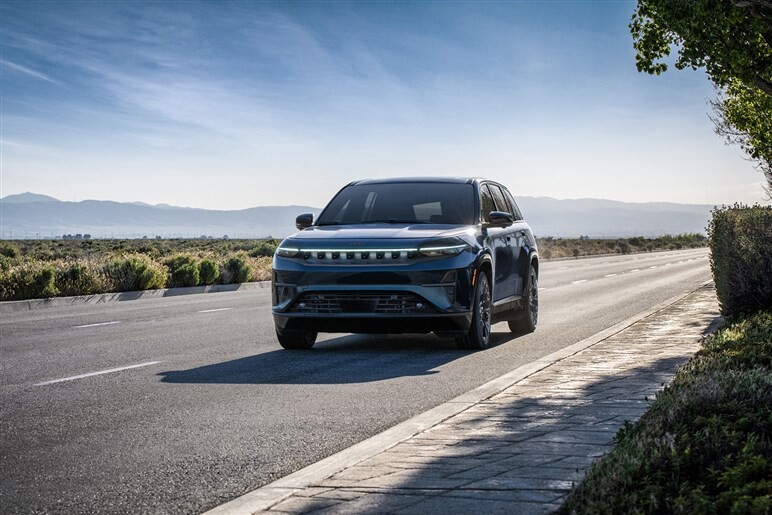 【復活】ジープが新型「チェロキー」のティザーを公開。強力エンジンにBEVまで用意し、競争力のある価格に