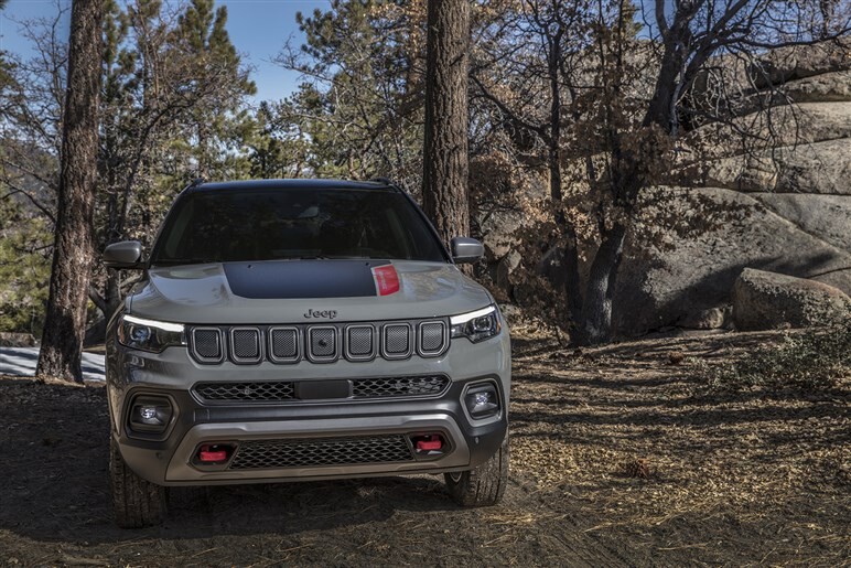 【復活】ジープが新型「チェロキー」のティザーを公開。強力エンジンにBEVまで用意し、競争力のある価格に