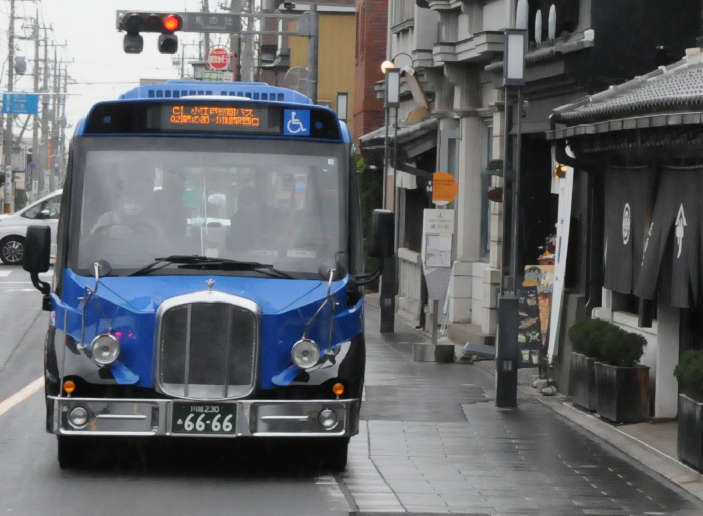 小江戸 川越に色を添える 2色のボンネットevバスが小江戸巡回バスにデビュー ベストカーweb 自動車情報サイト 新車 中古車 Carview