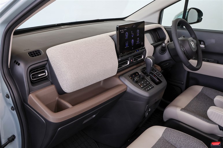 【また売れそう】新型「フリード」プロトタイプ試乗　見た目だけじゃなく走りも全方位アップデート