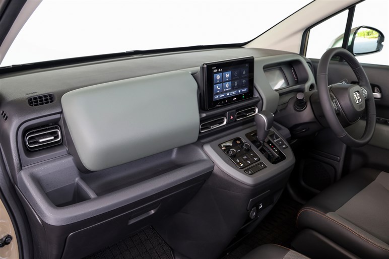 【また売れそう】新型「フリード」プロトタイプ試乗　見た目だけじゃなく走りも全方位アップデート