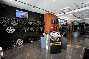 AMEホイールズの製品を見られて、触れられて、さらに週末には各種イベントを開催中
