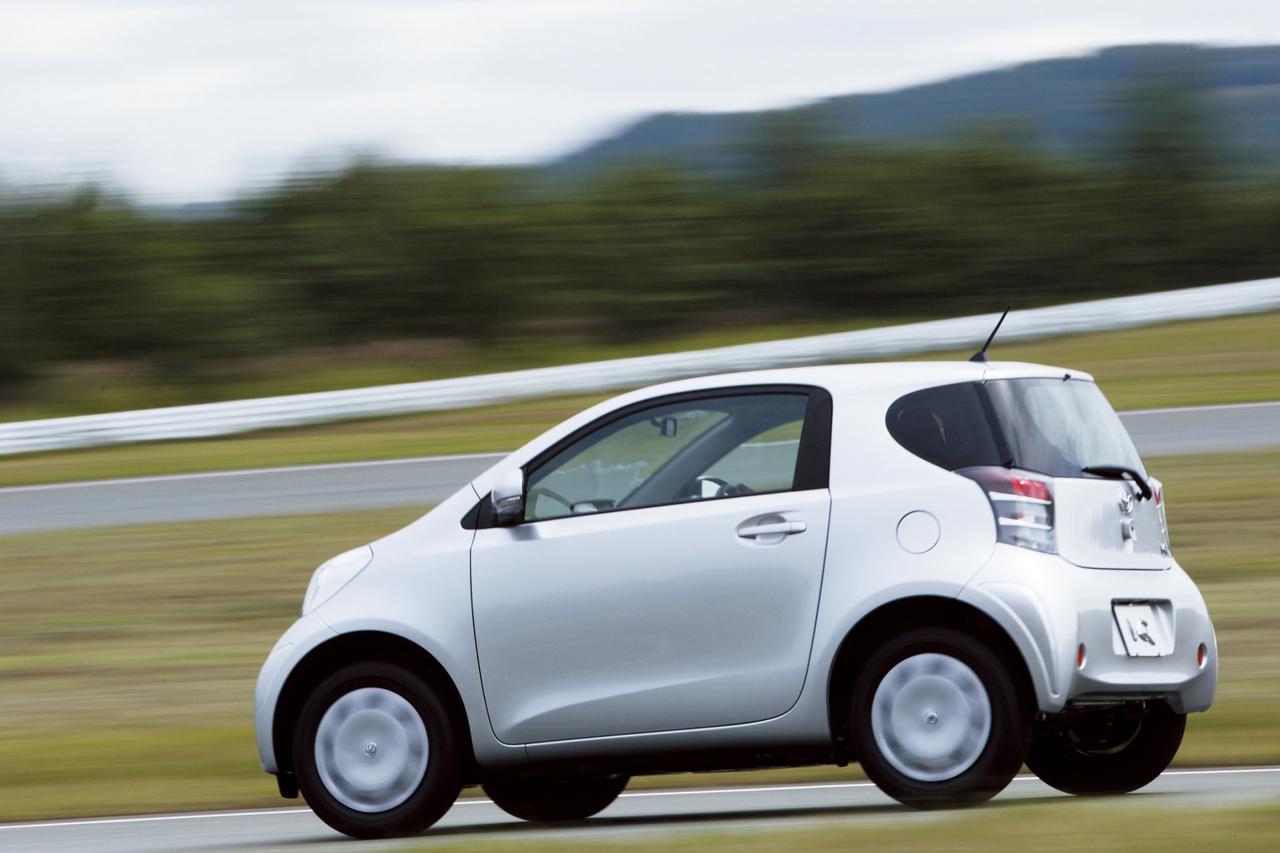 試乗 トヨタiqはボディサイズや車格の概念を覆す風雲児だった 10年ひと昔の新車 Webモーターマガジン 自動車情報サイト 新車 中古車 Carview