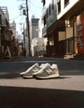 ニューバランスの新モデル「アブゾーブ 2000」がY2Kらしいレトロカラーで誕生──新着スニーカー