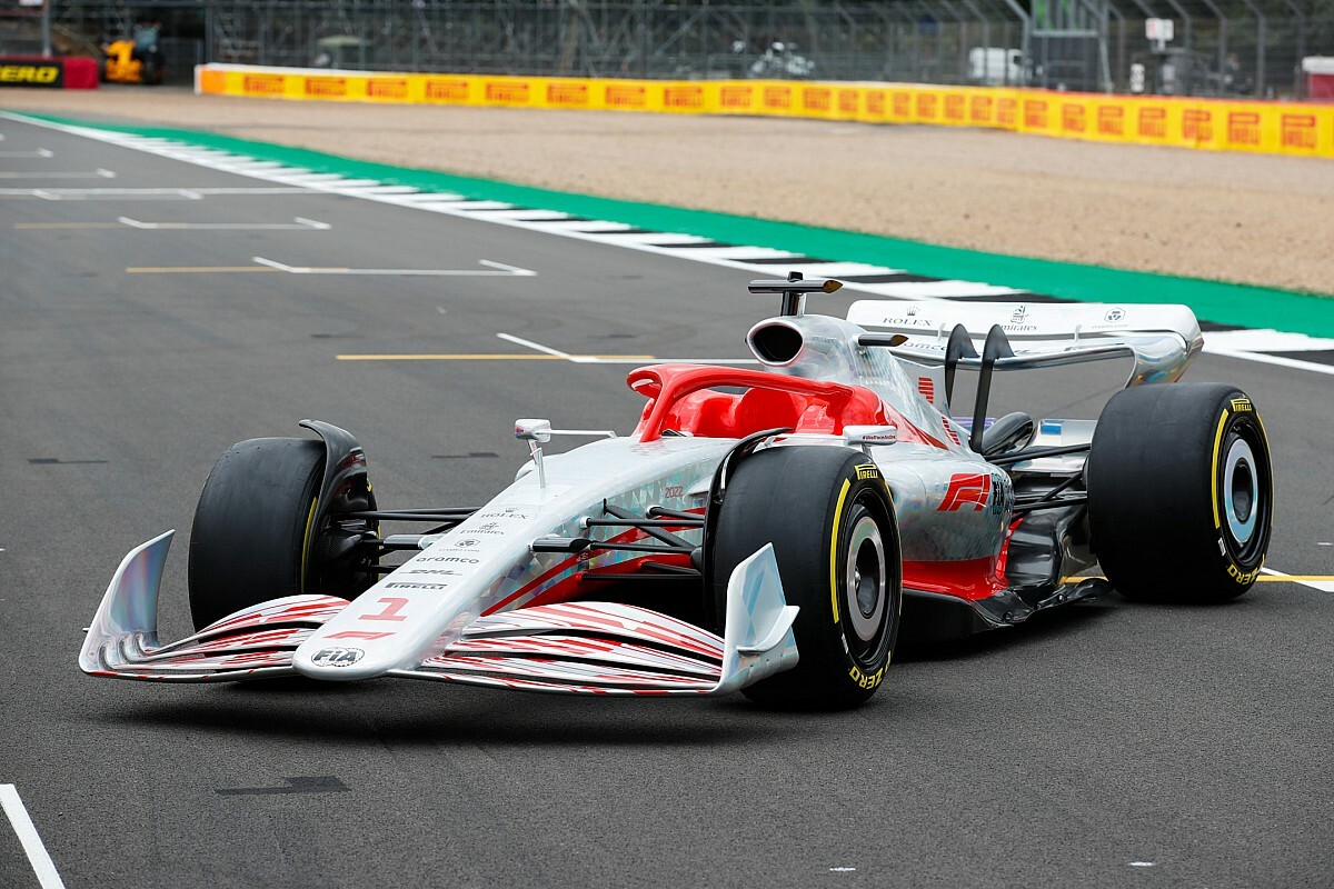 F1ドライバーが新世代マシンに求めるのは、やはり追い抜き増加？「1周3、4秒遅くなったって構わない」とフェルスタッペン