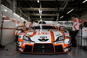 36号車au TOMSが2勝目！　GT300は88号車ウラカンが17番手から優勝｜スーパーGT第8戦もてぎ：決勝順位速報