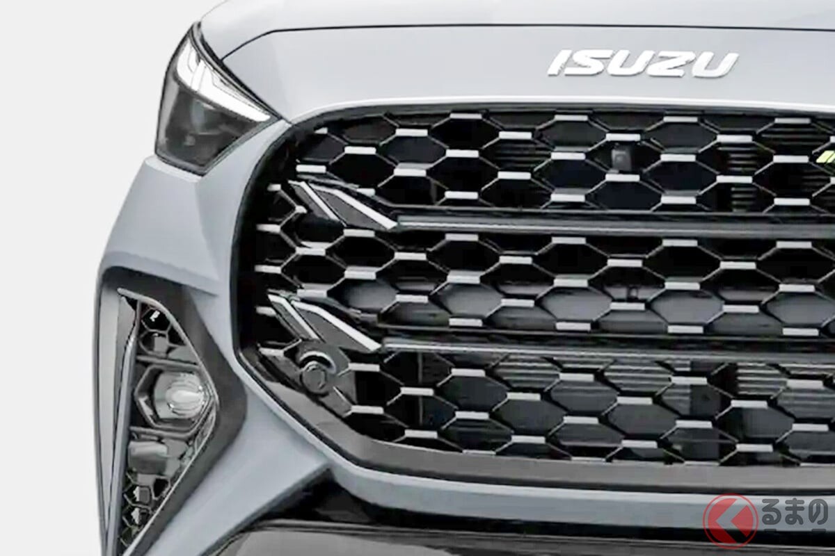 いすゞが「新型7人乗りSUV」初公開！ めちゃ「スポーティグリル」×精悍ブラック顔「RS」設定！ 新型「MU-X」タイ発表に大反響