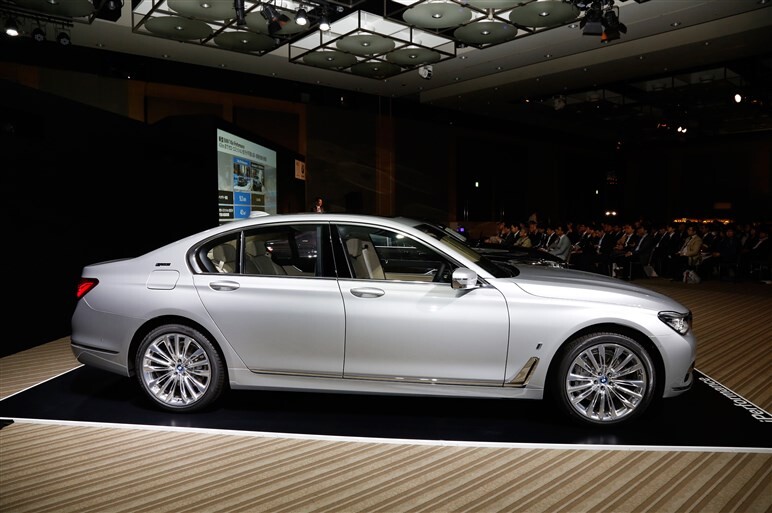 BMW 7シリーズに新たなPHVを追加。740e iパフォーマンスを発売
