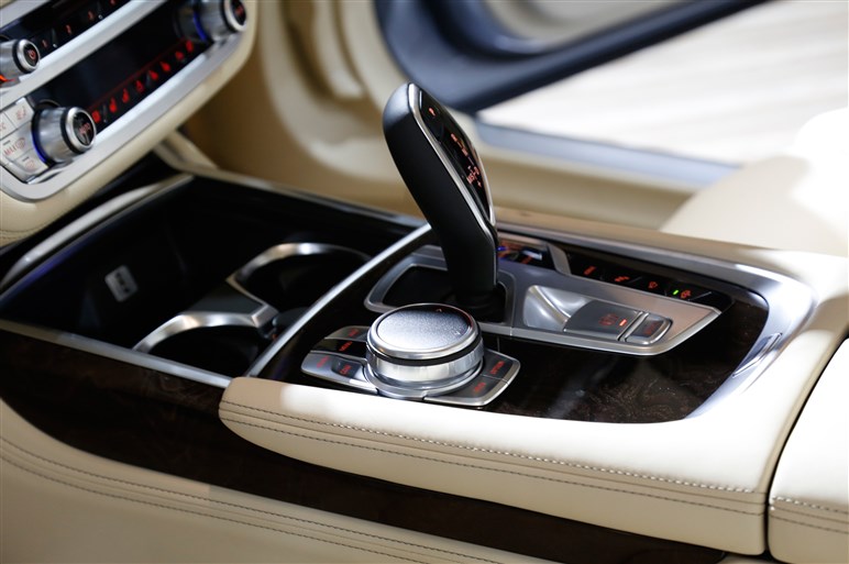 BMW 7シリーズに新たなPHVを追加。740e iパフォーマンスを発売
