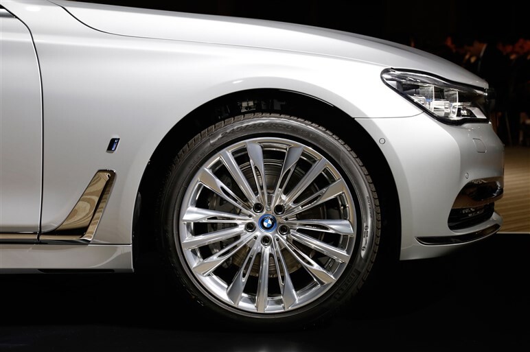 BMW 7シリーズに新たなPHVを追加。740e iパフォーマンスを発売