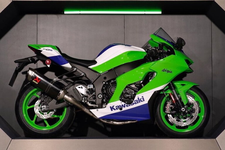 ZXR750レプリカ市販へ!? カワサキ「ニンジャZX-10R/RR」125周年