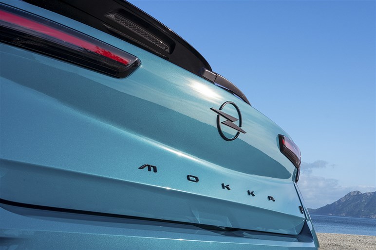 【日本再上陸はどうなった!?】オペル「モッカ」のホットバージョン“GSE”を初撮影。2025年後半デビューへ