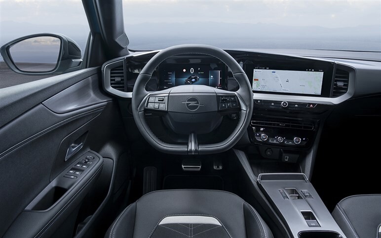 【日本再上陸はどうなった!?】オペル「モッカ」のホットバージョン“GSE”を初撮影。2025年後半デビューへ