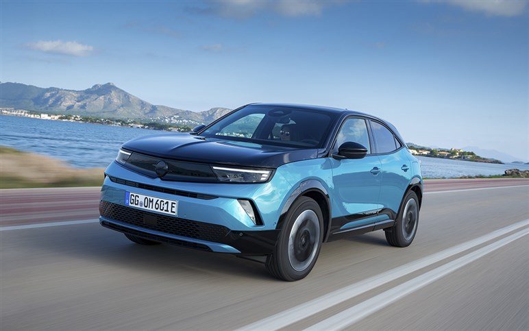 【日本再上陸はどうなった!?】オペル「モッカ」のホットバージョン“GSE”を初撮影。2025年後半デビューへ
