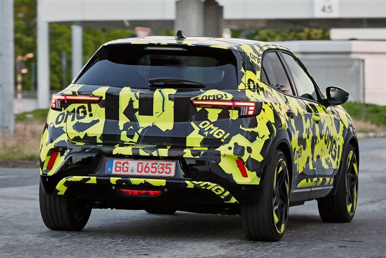 【日本再上陸はどうなった!?】オペル「モッカ」のホットバージョン“GSE”を初撮影。2025年後半デビューへ