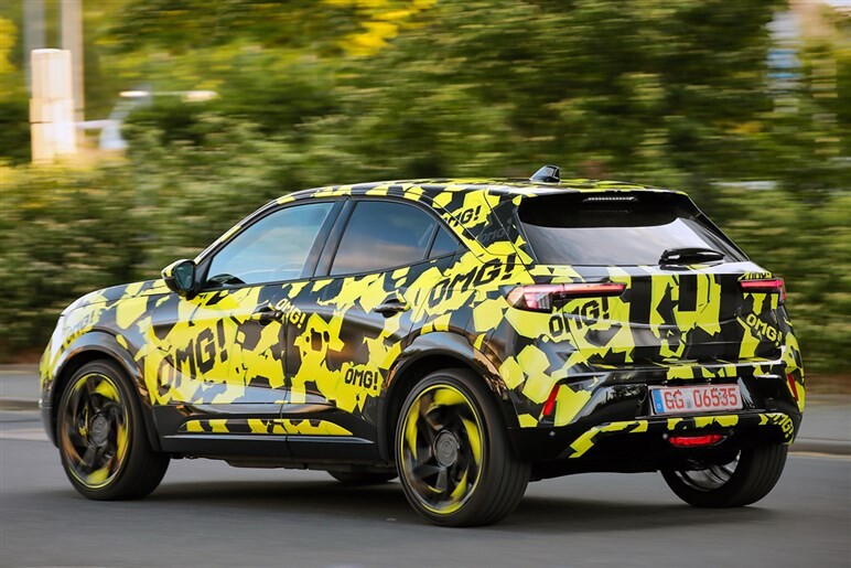 【日本再上陸はどうなった!?】オペル「モッカ」のホットバージョン“GSE”を初撮影。2025年後半デビューへ