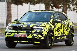 【日本再上陸はどうなった!?】オペル「モッカ」のホットバージョン“GSE”を初撮影。2025年後半デビューへ