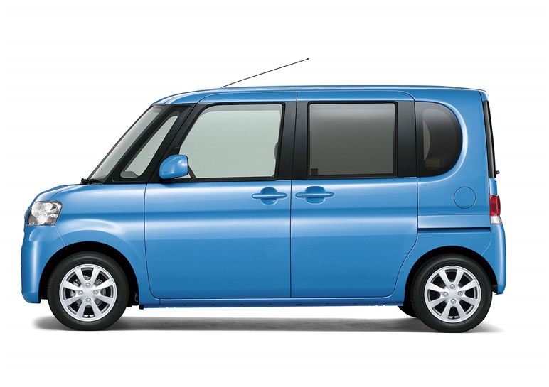 【誕生から22年】累計300万台を達成した「タント」。出荷停止から販売は回復…一方でネットには厳しい声も