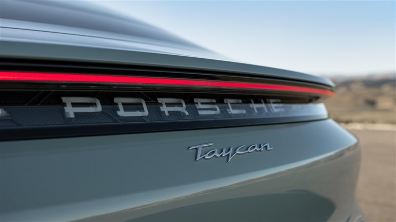 【速すぎ】新型タイカン発表。航続距離+35%、952PSで0-100km/h加速わずか2.4秒に