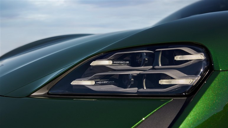 【速すぎ】新型タイカン発表。航続距離+35%、952PSで0-100km/h加速わずか2.4秒に