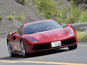 初のダウンサイジングターボを搭載したV8ミッドシップ フェラーリ「488GTB」【スーパーカークロニクル／079】