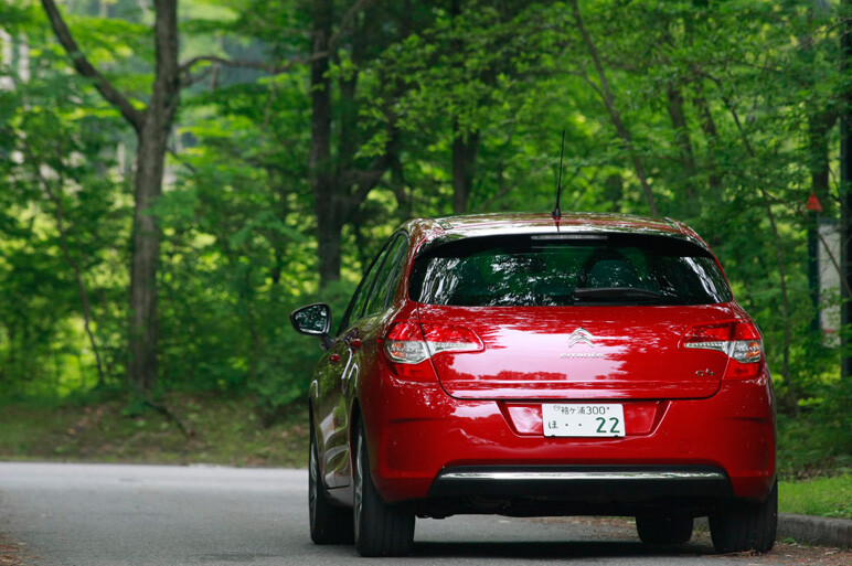 新型シトロエンC4試乗　買いグレードはどっち？