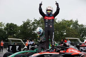 岩佐歩夢、雨中のレース制しSF初優勝。逆転王座に向けランキング2位に浮上｜スーパーフォーミュラ第8戦SUGO決勝レポート