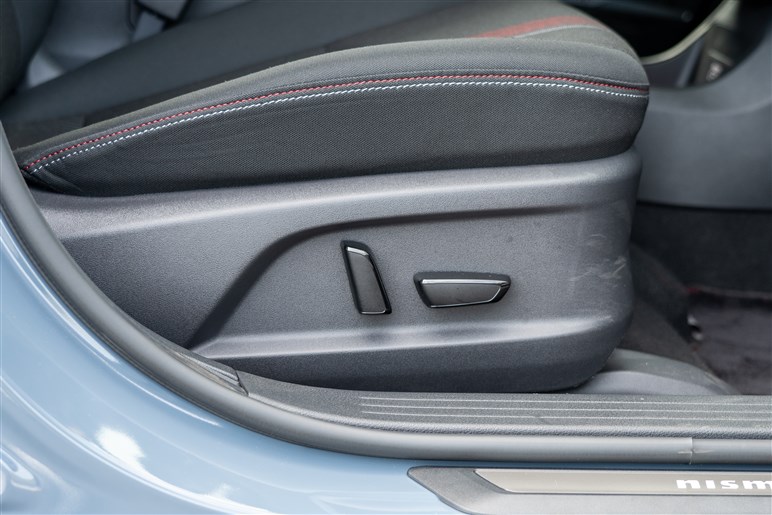 【パルサーGTI-R再来!?】新型オーラNISMO 4WDは、アテーサE-TSの伝統息づく痛快ホットハッチだった