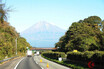 目の前に「富士山ドーン」は偶然か必然か 「設計者からの贈り物」山アテ道路とは